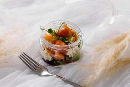 Изображение Мини Салат с форелью и грушей