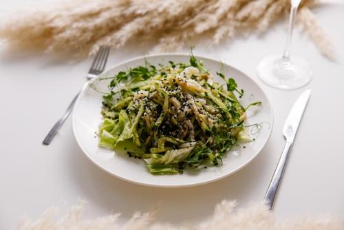 Изображение Салат с кальмаром и соевой заправкой