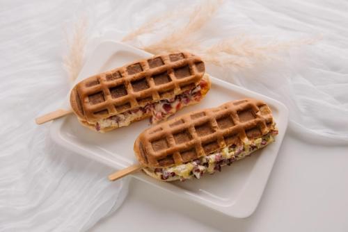 Изображение Хот-дог пицца с ветчиной и корнишонами