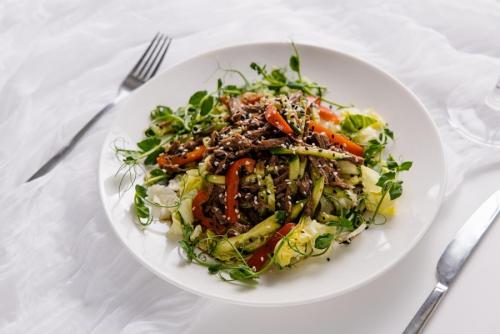 Изображение Салат с мясом марала и болгарским перцем